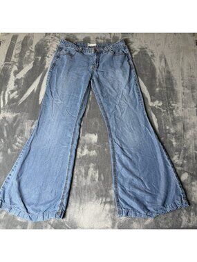 Free People Light Weight Jeans Size 28 Light Wash 28" Inseam Flare Mid Rise